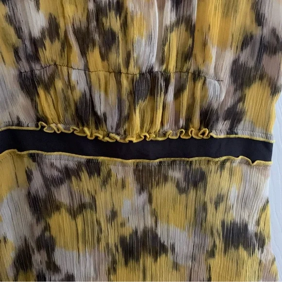 BCBG MaxAzria lightweight gauzy yellow top with small ruffle at front neckline - Picture 4 of 9
